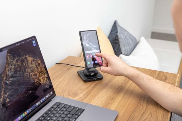 Quad Lock MAG Dual Desktop Wireless Charger