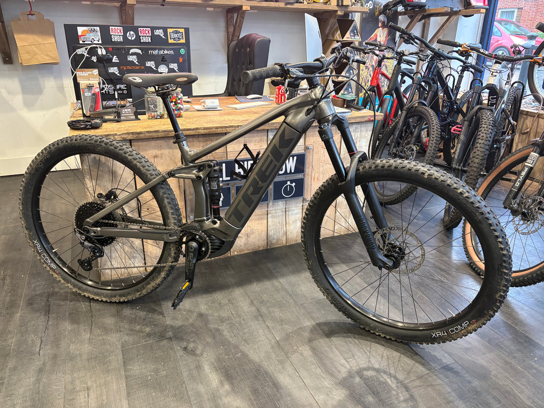 Trek Rail 5 2023 in grey