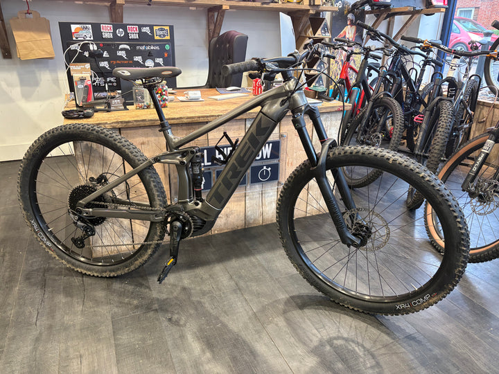 Trek Rail 5 2023 in grey