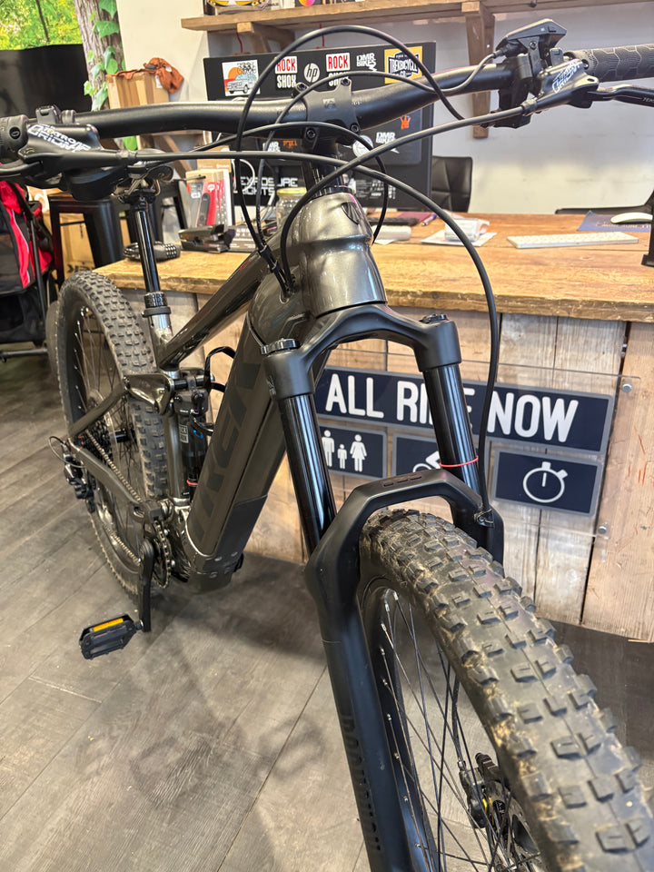 Trek Rail 5 2023 in grey 45 degrees