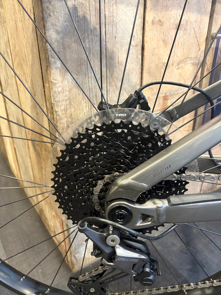 Trek Rail 5 2023 in grey gears